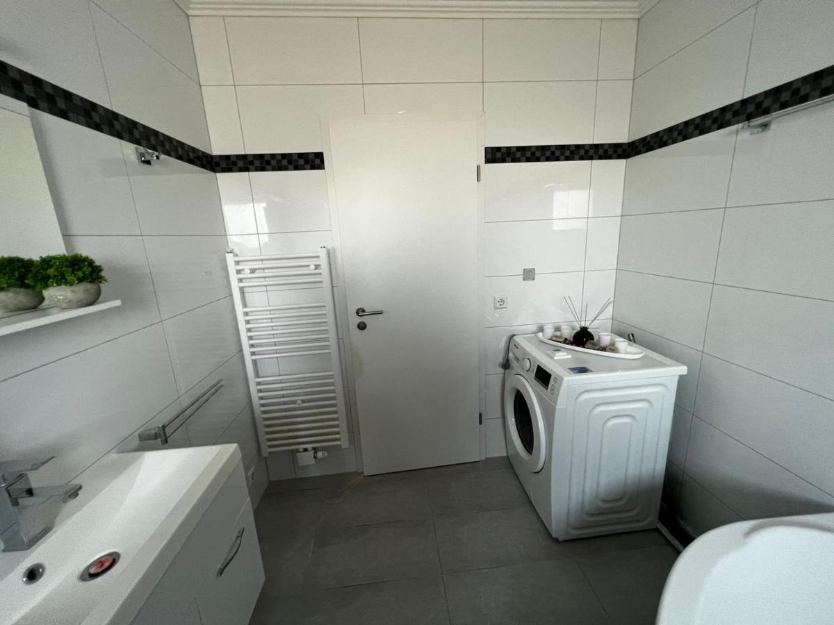 Prime Host Lovely Apartment Karlsruhe Bagian luar foto
