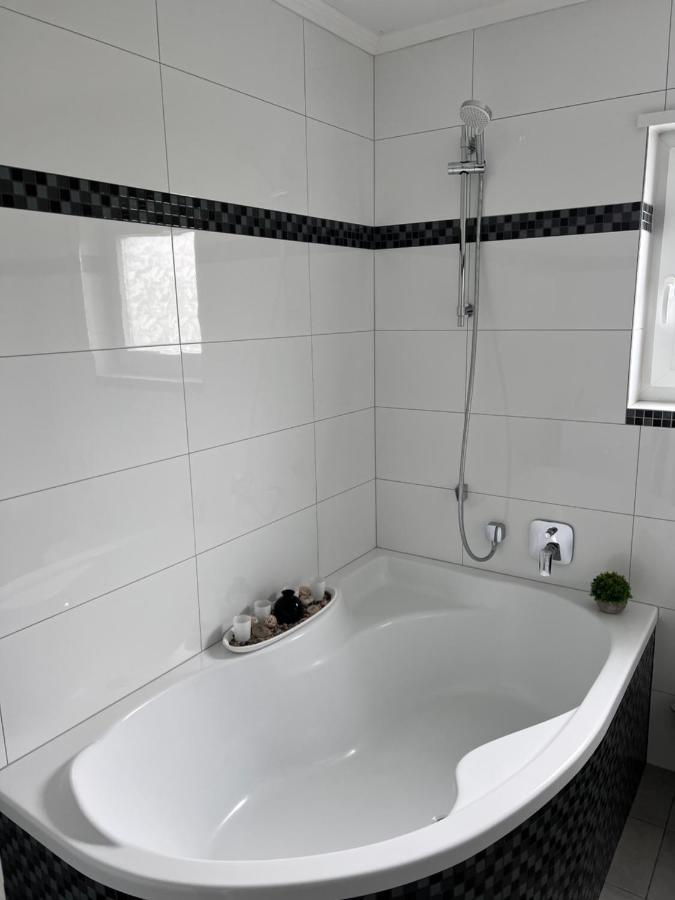 Prime Host Lovely Apartment Karlsruhe Bagian luar foto