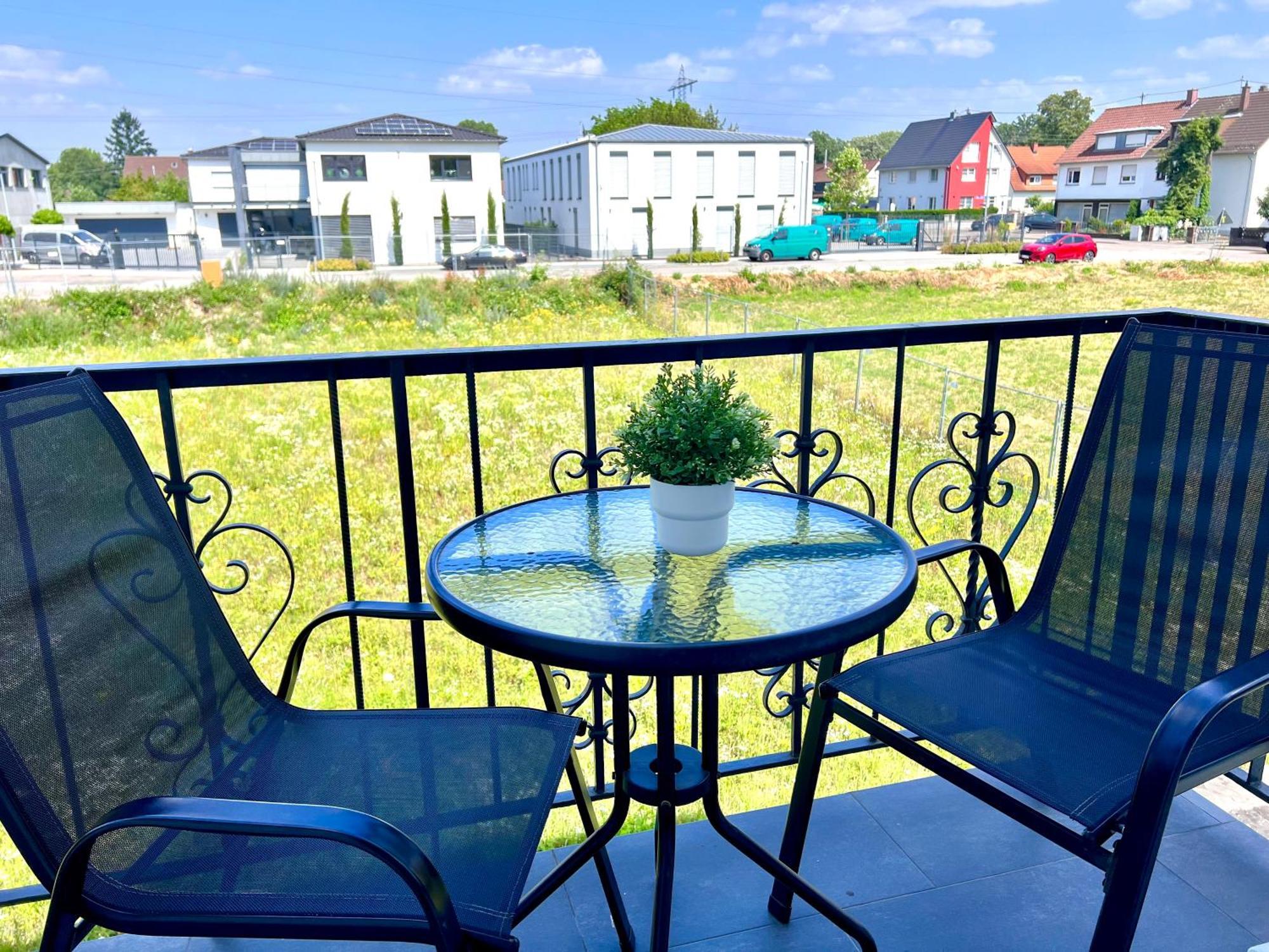 Prime Host Lovely Apartment Karlsruhe Bagian luar foto